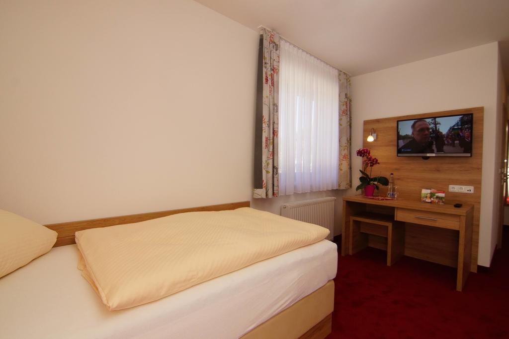 Gasthaus Und Landhotel Wiedmann Eresing Kültér fotó
